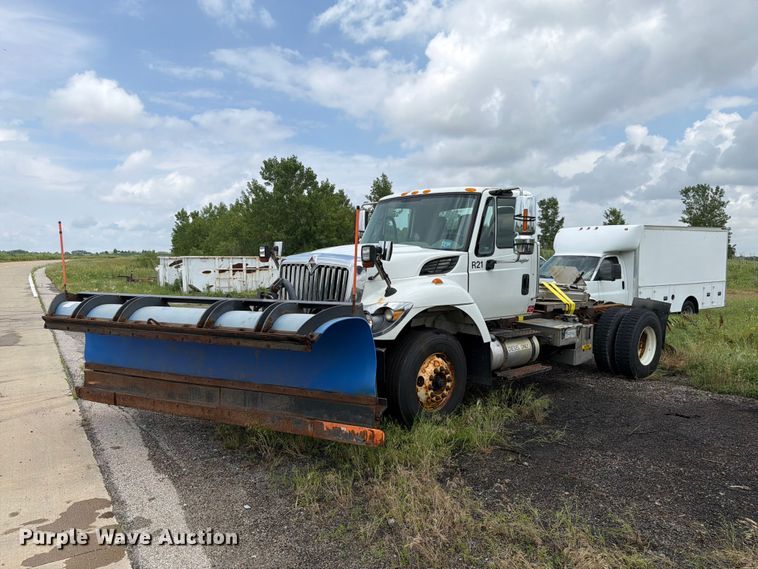 2013 International WorkStar 7400 truck cab and chassis - EX4523
