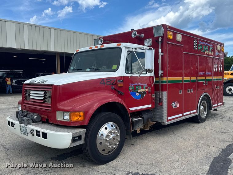 1991 International 4700 rescue vehicle  - FB5729