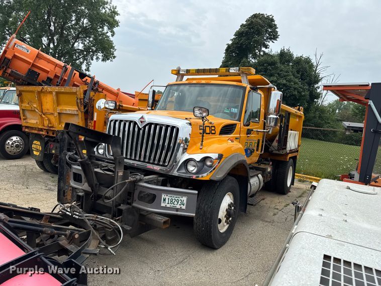 2010 International 7400 dump truck - FB5834