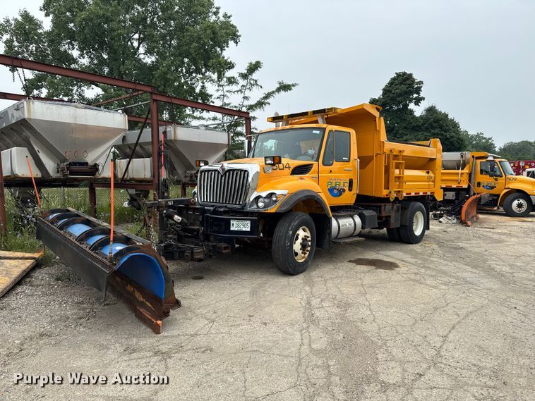 2010 International 7400 dump truck - FB5840