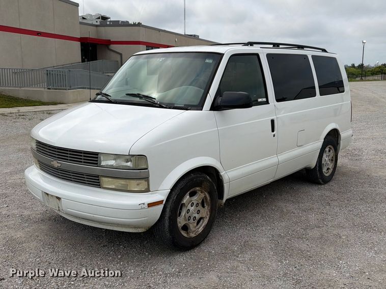 2004 Chevrolet Astro van - FB5924