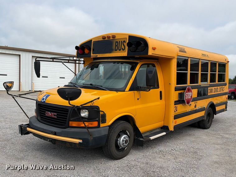 2010 GMC Savana G3500 school bus - FB5925