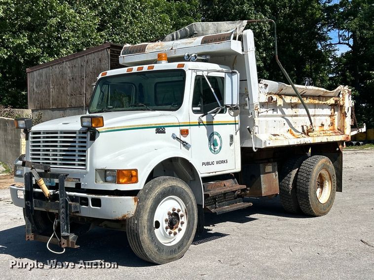 2000 International 4900 dump truck - FC2723