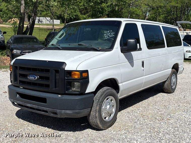 2011 Ford E350 van - FG0274