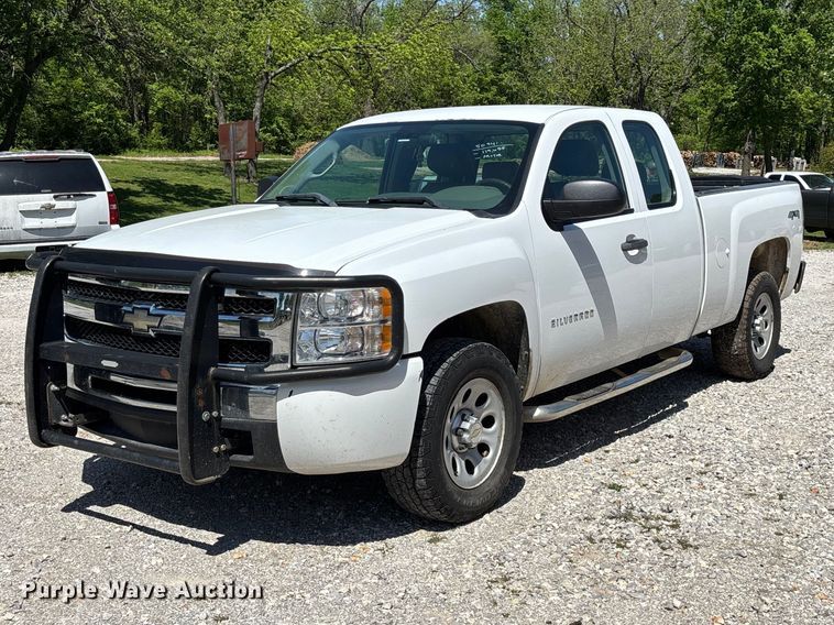 2012 Chevrolet Silverado 1500 Ext. Cab pickup truck - FG0284