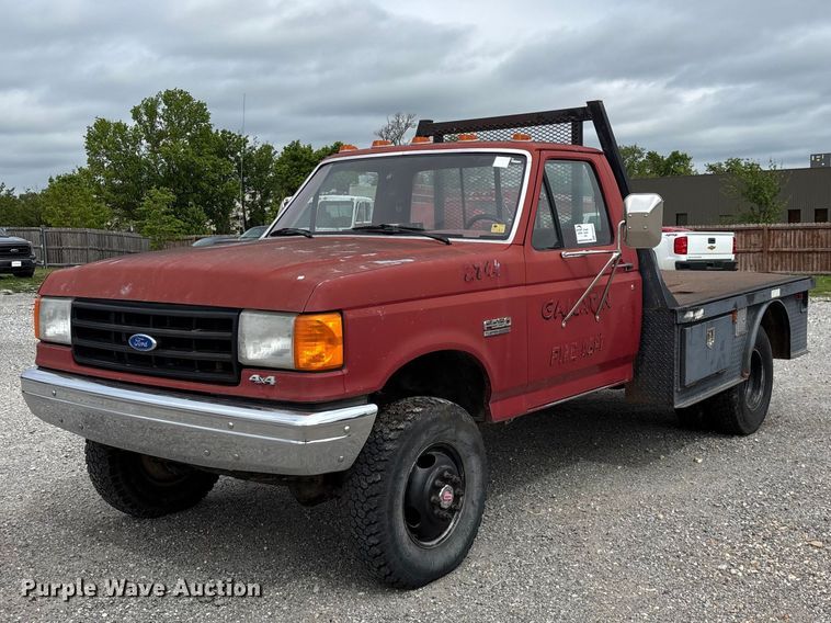 1988 Ford F350 flatbed truck - FG0311
