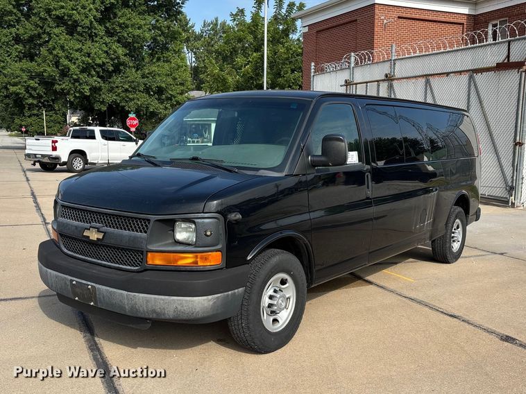 2016 Chevrolet Express 3500 prisoner transport van - FG0559