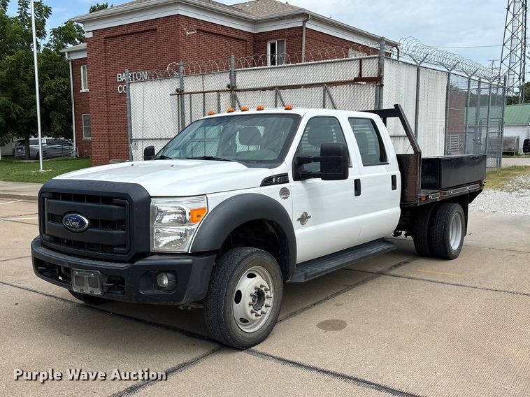 2016 Ford F450 Super Duty Crew Cab flatbed truck - FG0562