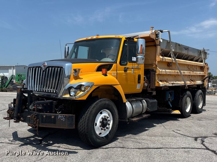2010 International 7500 SFA dump truck - FG0568