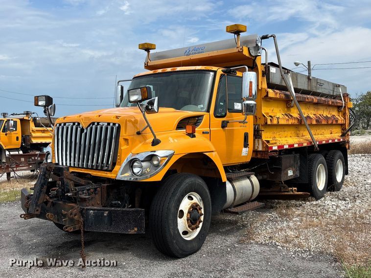 2008 International 7500 SFA dump truck - FG0569