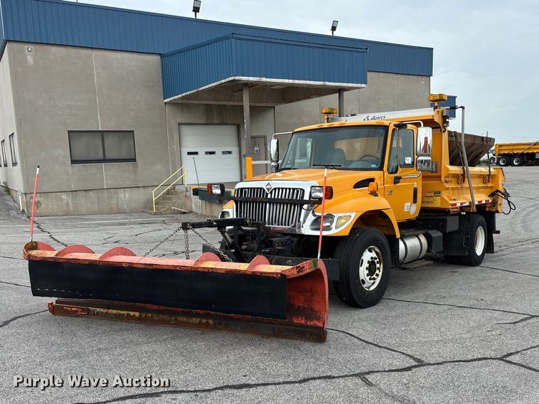 2006 International 7400 dump truck - FG0573