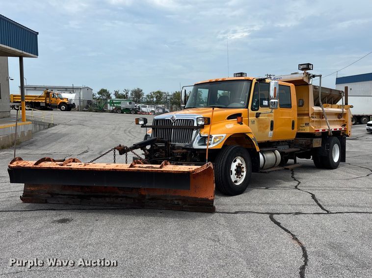 2005 International 7400 Crew Cab dump truck - FG0579