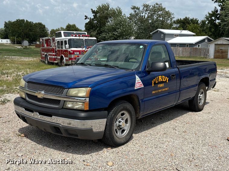 2004 Chevrolet Silverado pickup truck - FG0591