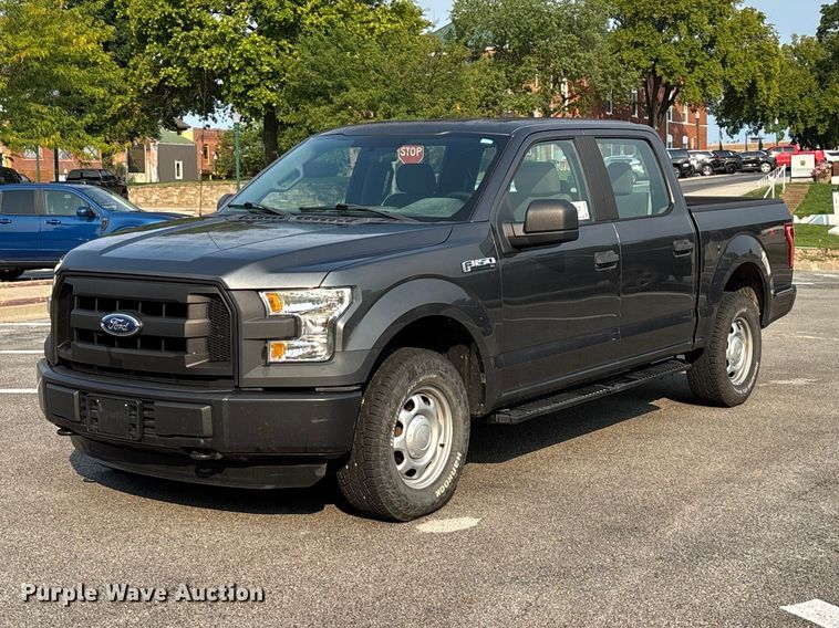 2016 Ford F150 XLT Crew Cab pickup truck - FG0592