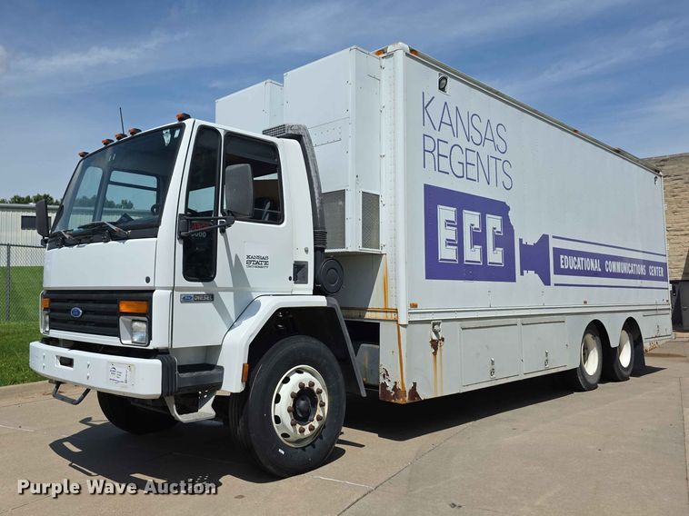 1989 Ford C8000 broadcasting truck - FH6147