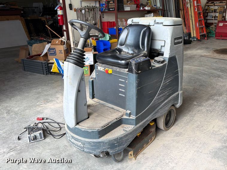 Advance Advenger 28050 floor scrubber - FK3310