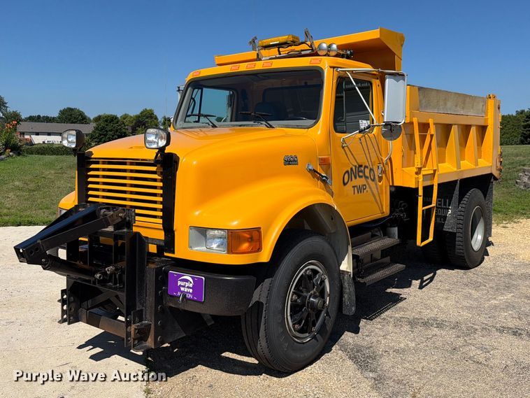 1998 International 4900 dump truck - FK4116