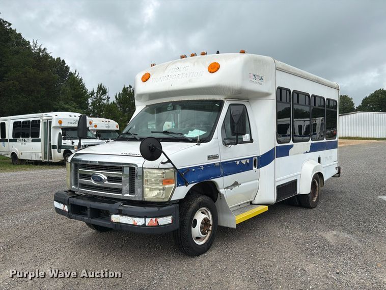 2010 Starcraft Starlite shuttle bus - FN2016