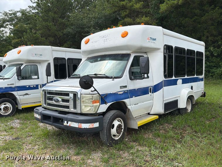 2010 Starcraft Starlite shuttle bus - FN2017