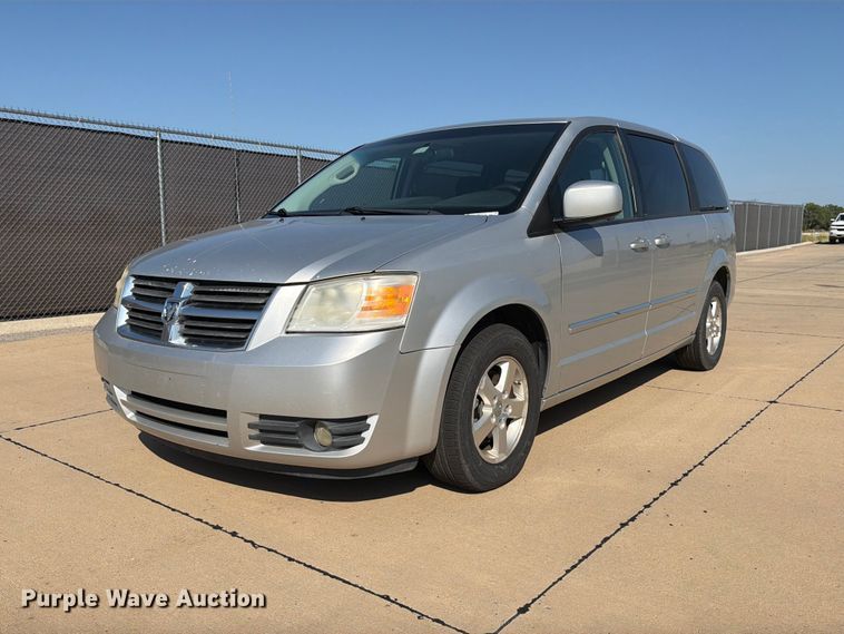 2008 Dodge Grand Caravan van - MZ9758