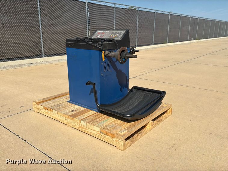 2016 Hauvrex HW9100 wheel balancer - MZ9763