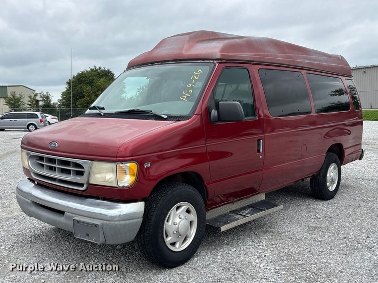 1999 Ford E350 van - NM9911