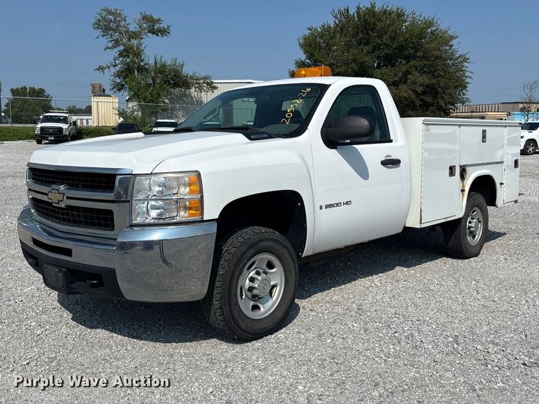 2009 Chevrolet Silverado 2500HD utility bed pickup truck - NM9914