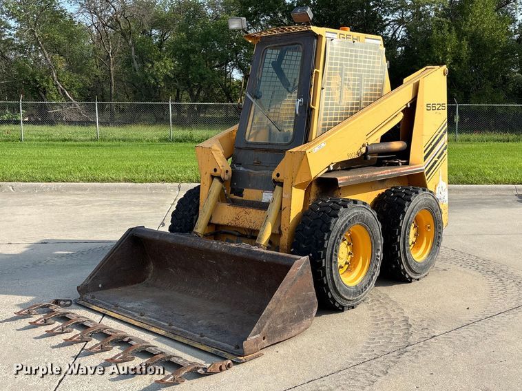 1991 Gehl SL5625 skid steer loader - NM9920