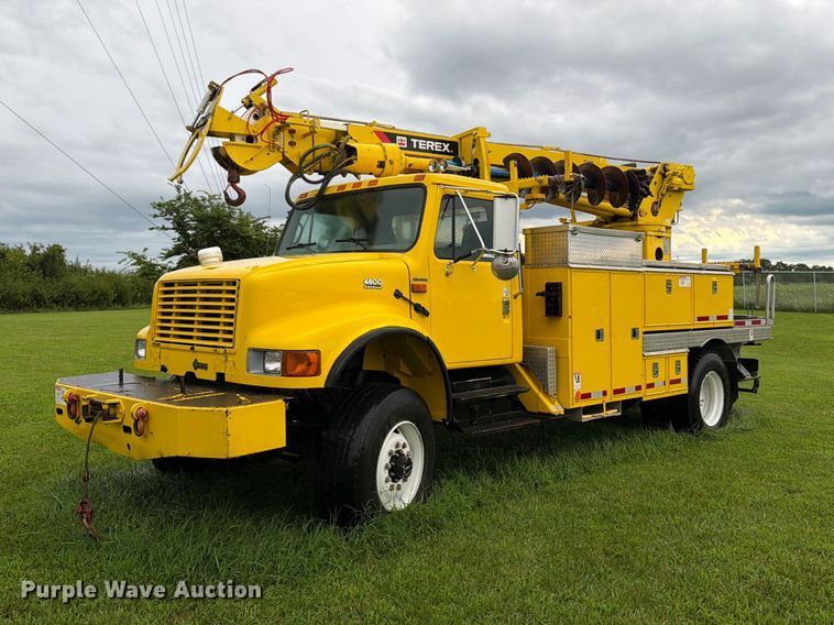 2002 International 4800 digger derrick truck - OE9695