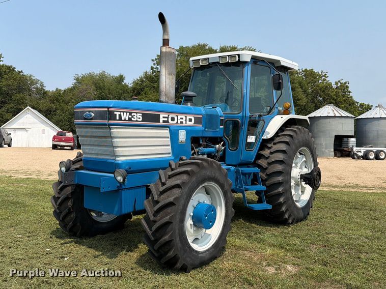 Ford TW-35 MFWD tractor - EA0428