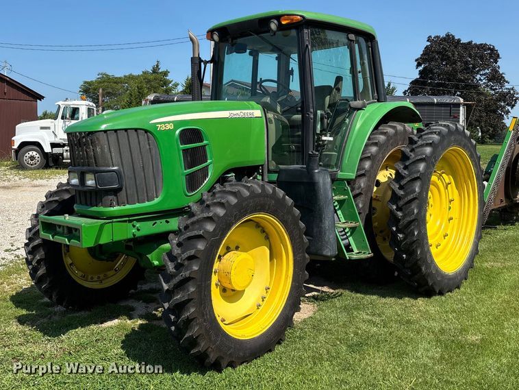 2011 John Deere 7330 MFWD tractor - ER3212