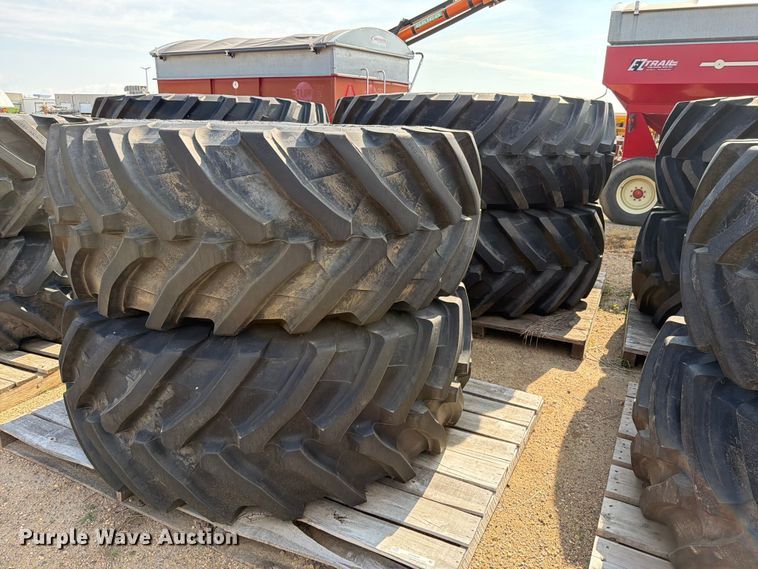 (4) Fendt 1050 tractor tires and wheels - EU5848