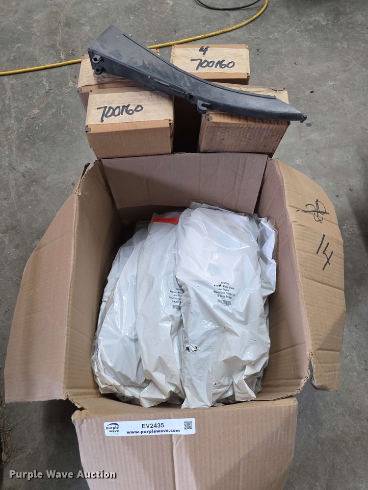 (14) Keeton, Kinze Short Low Profile WaveVision firmer tail and Kinze brackets - EV2435