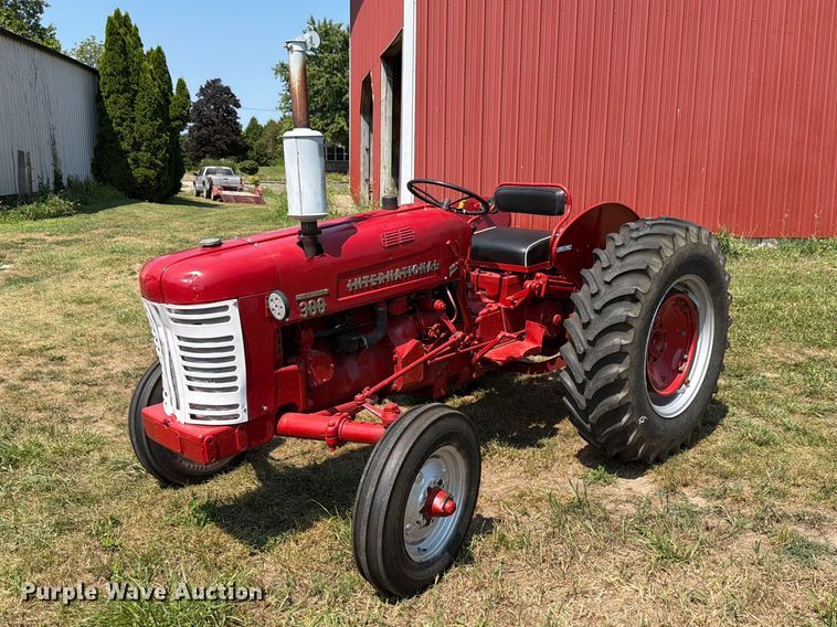1956 International 300 tractor - EX4594