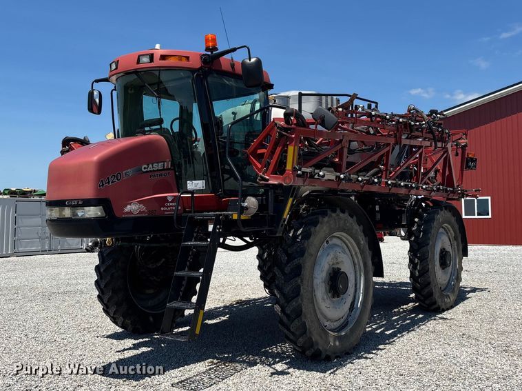 2011 Case IH 4420 Patriot sprayer - FG0584