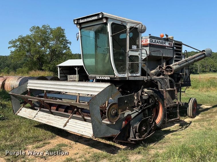 Allis-Chalmers Gleaner K2 Corn-Soybean Special combine - FG0593