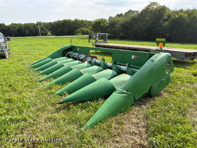 2010 John Deere 608CX corn head - FK3323