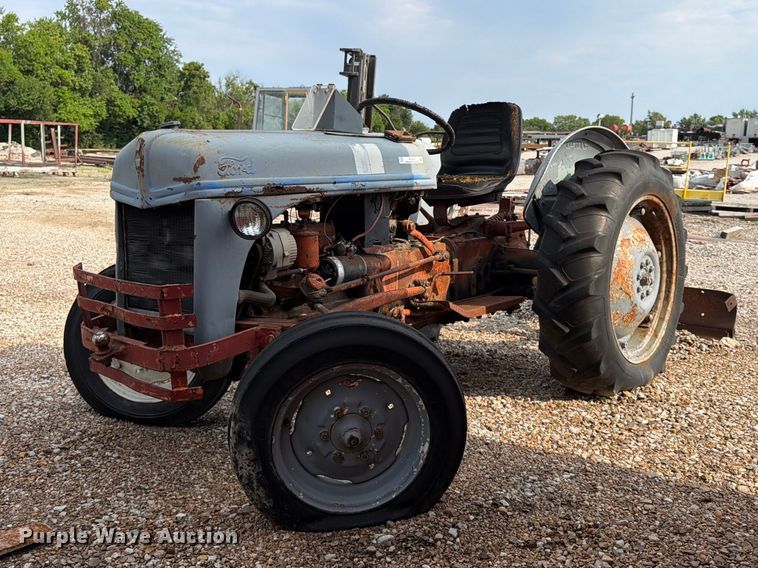 Ford tractor - FU4565