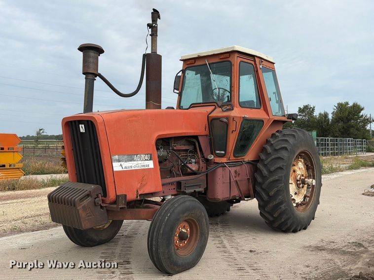 Allis Chalmers A-C 7040 tractor - MZ9800