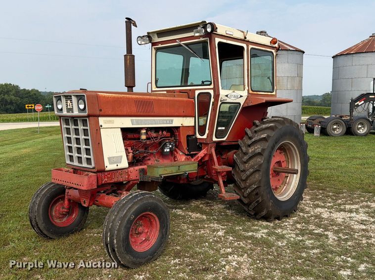 1974 International 966 tractor - OE9654