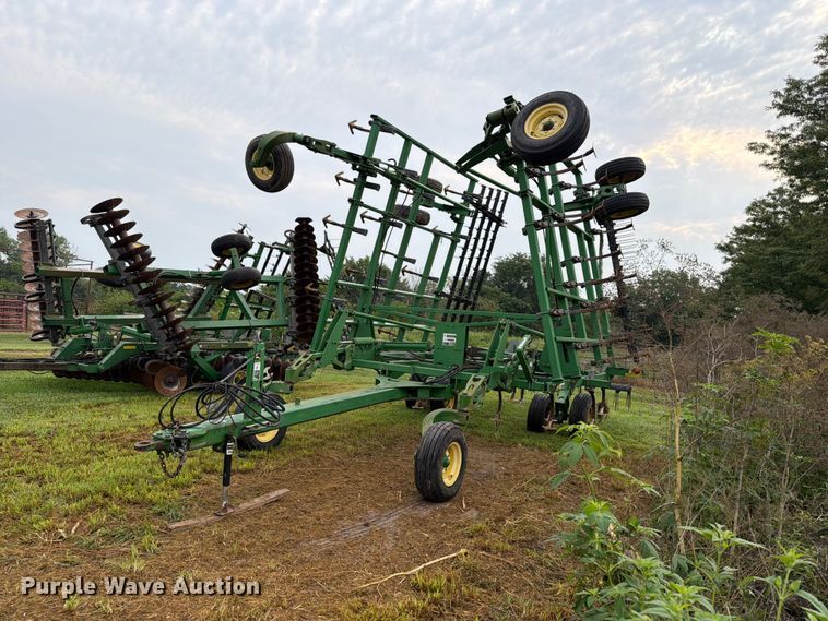 John Deere field cultivator - OE9657