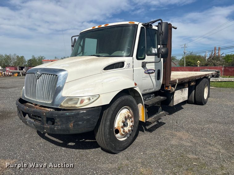 2007 International 4300 flatbed truck - DT2896