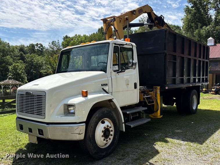 2000 Freightliner FL70 crane truck - DT2906