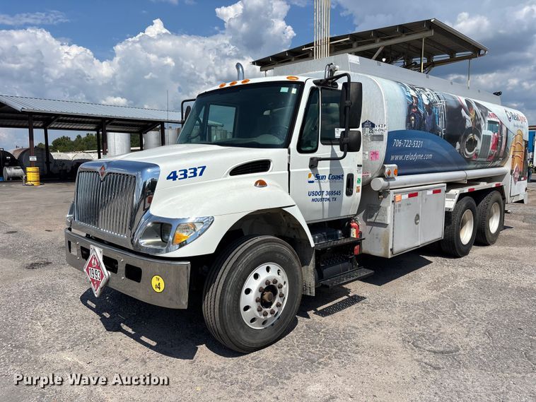 2005 International 7500 fuel truck - DV7292
