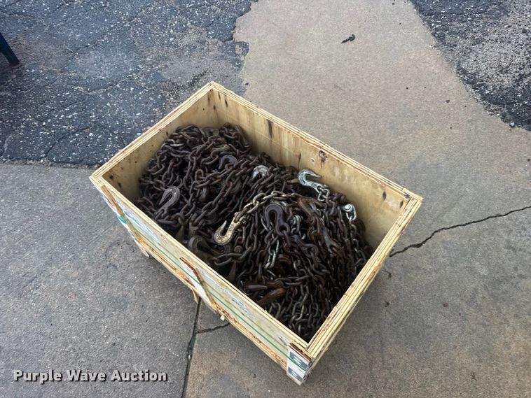 Approximately 20 load chains - DY3233