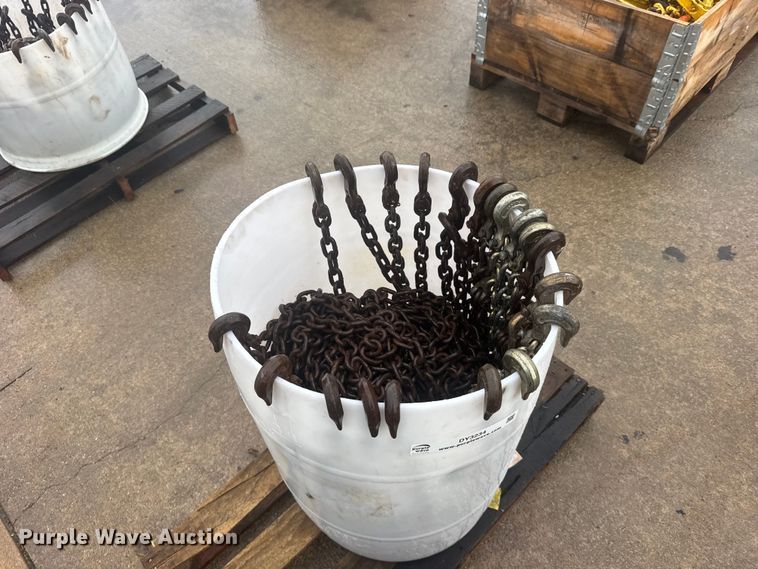 Approximately 20 load chains - DY3234