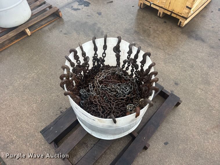 Approximately 20 load chains - DY3235