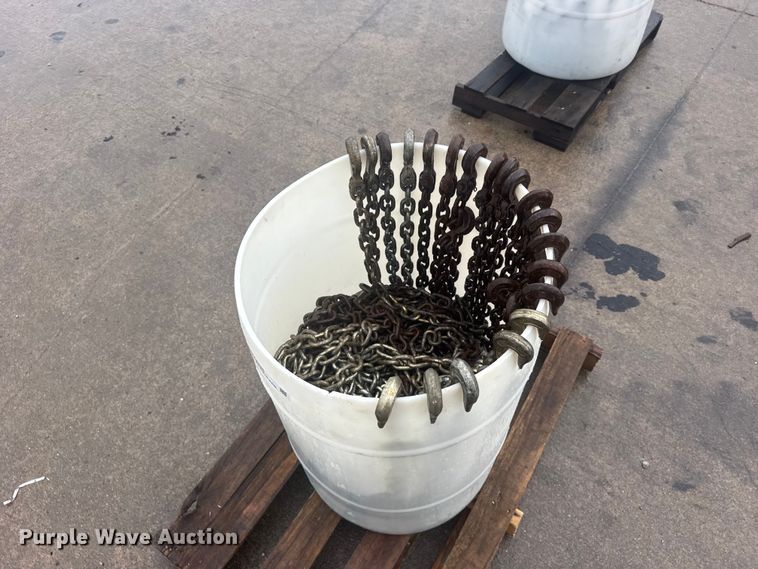 Approximately 20 load chains - DY3236