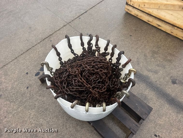 Approximately 20 load chains - DY3237
