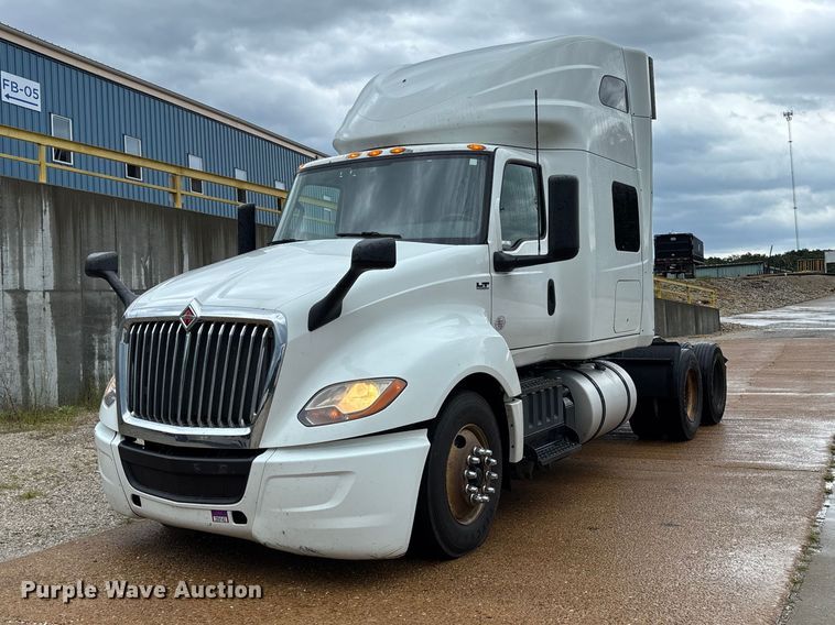 2018 International LT625 semi truck - DZ4533